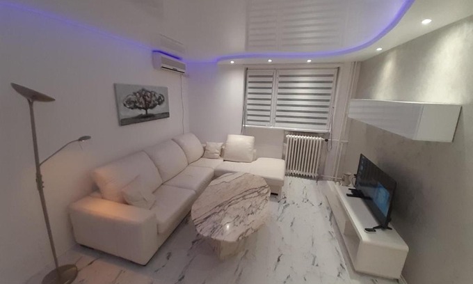 Banovo brdo Apartment | Viktorija 1