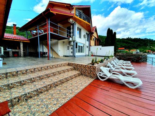 Eselnita House | Vila Cristiane