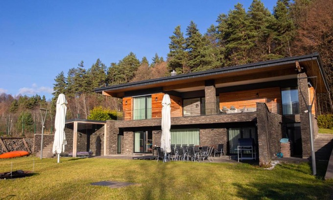 Firiza Villa | VILA ESCAPE - Pe Malul Lacului Firiza,Maramures