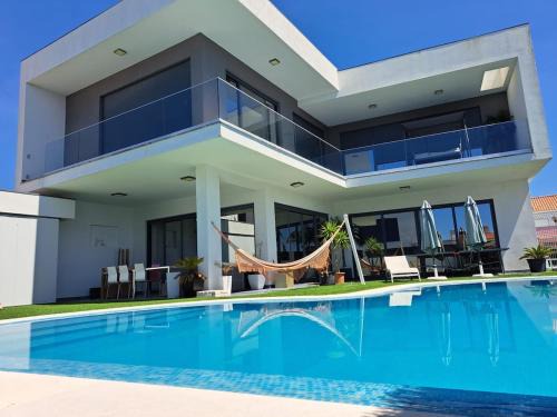 Carvoeira Villa | Vila Gomes