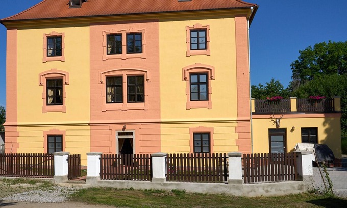Cesky Krumlov Hotel | Vila Lovců králových