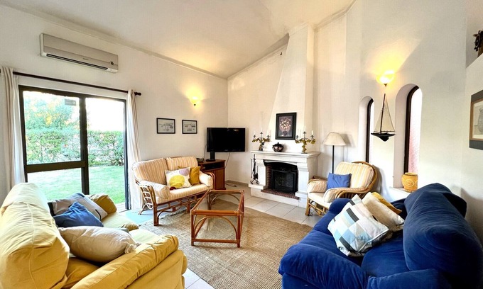 Quarteira Villa | Vilamoura Classic Villa With Pool