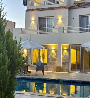 6th of October City Villa | Villa Ayoun El Nakheel Luxury Family Stay with Garden and Pool