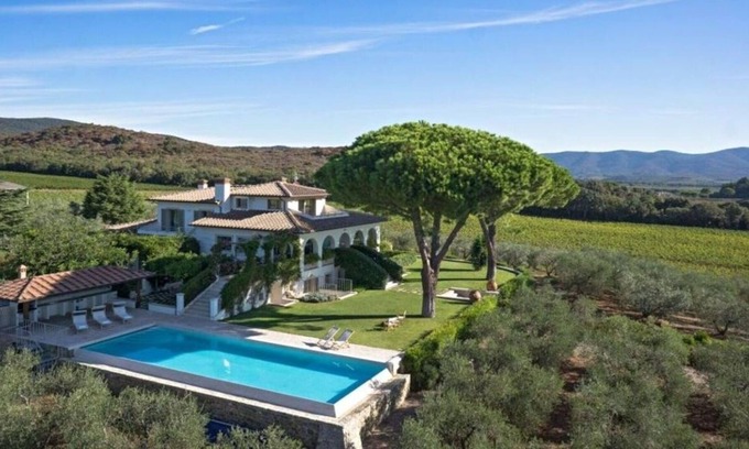 Castiglione della Pescaia Villa | Villa Pescaia 10 is a recently renovated villa located near the town of Castiglione della Pescai...