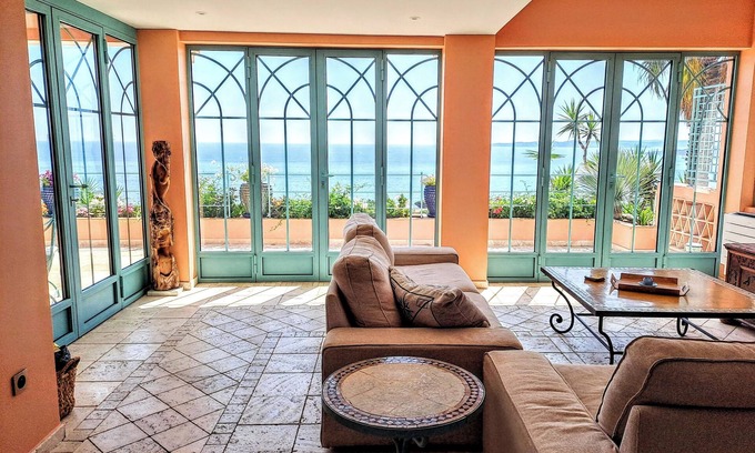 Plage de la Garonnette Villa | Villa 10 people, pool, sea view, beach on foot