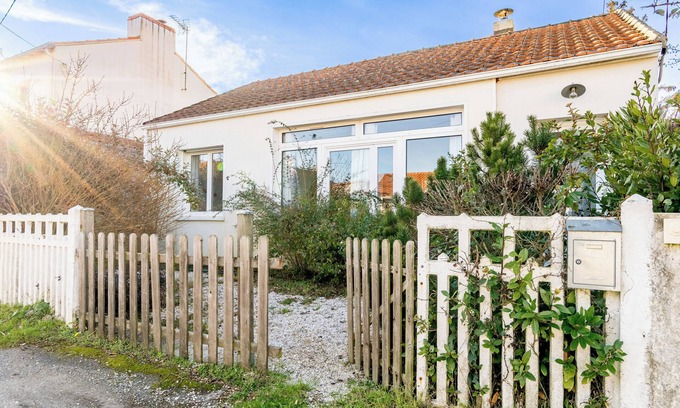 Pornic Villa | Villa '190, Chic, Sobre, Plage À Pied, 6 P' with Private Terrace and Private Garden