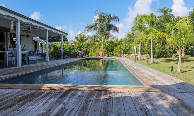 Saint-Francois Villa | Villa 2 parental suites private swimming pool wooded garden 9 mn from Raisins Clairs
