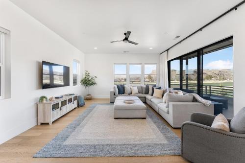 Bloomington Apartment | Villa #22 at Bloomington Country Club - Fairway to Heaven condo