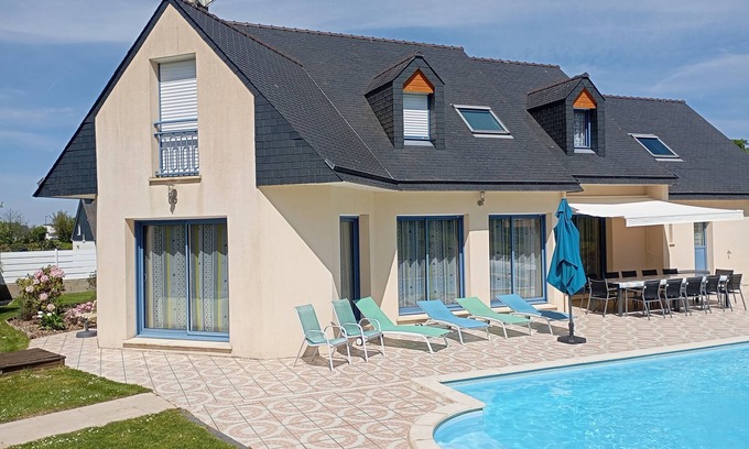 Saint-Yvi Villa | Villa 270 m2, 5 stars, 6 bedrooms, pool - handicapped accessible, 8 km sea