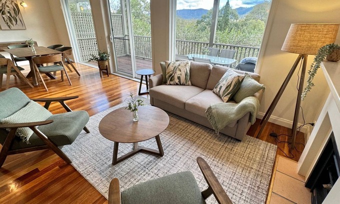 Pokolbin Villa | Villa 2br Mountain View Retreat Villa located within Cypress Lakes Resort