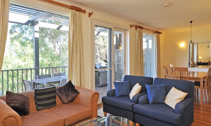 Pokolbin Villa | Villa 2br Petit Verdot Villa located within Cypress Lakes Resort