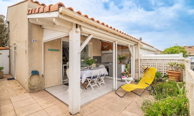 Les Ayguades Villa | Villa '38m2 Proche De La Mer' with Private Terrace and Air Conditioning