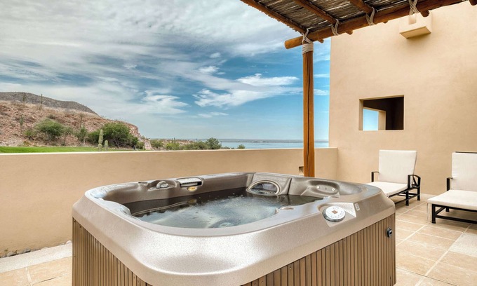 La Paz Apartment | Villa 3BR Ocean View & Jacuzzi at Colinas