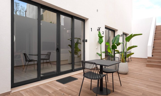 Gambelas Apartment | Villa 41 - Private Studios Faro Airport, Beach & City Center