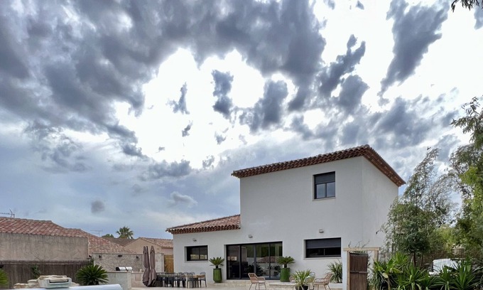 Istres Villa | Villa 6 Personnes Avec Piscine