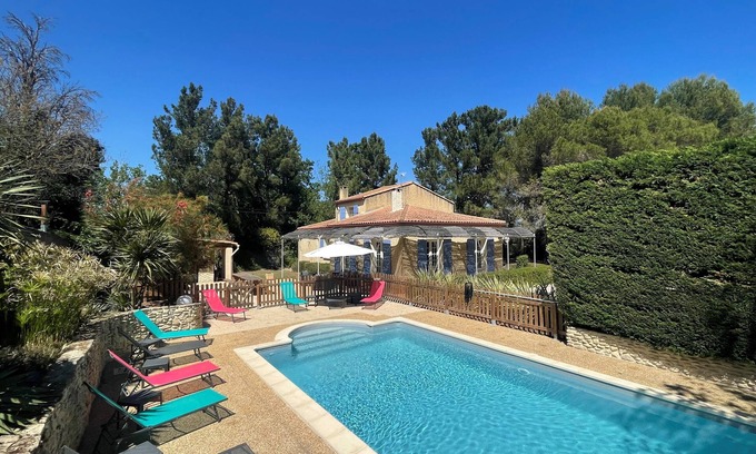 Eyragues Villa | Villa 6km from St Rémy de Provence with swimming pool for 2 to 10 people