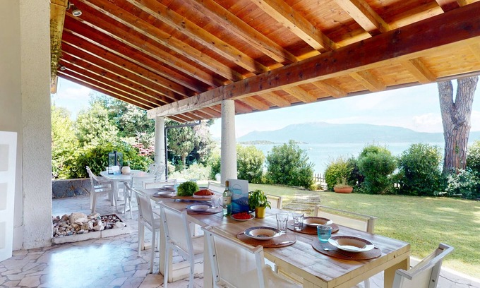 Villaggio Sanghen Villa | Villa 7 Bello by Bookinggardalake