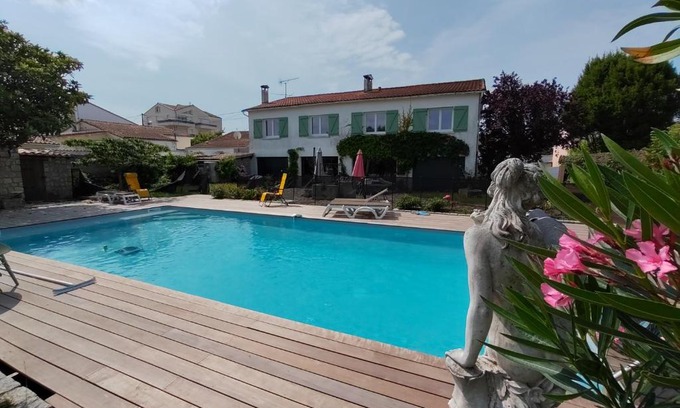 Royan House | Villa 7 chambres avec grande piscine à 600 m de la plage