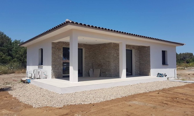 Solaro House | Villa 75m ² new entirely air-conditioned on private and sported property.