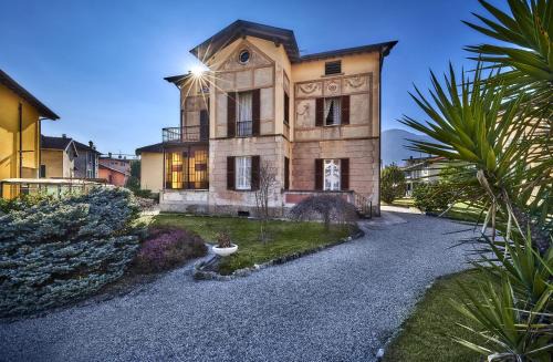 Mandello del Lario Villa | Villa Ada Historic 800s