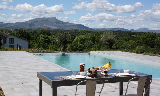Ahetze Villa | Villa AITAview mountain 180
