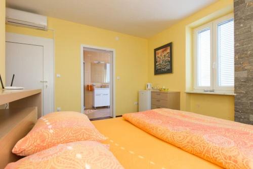 Municipality of Omisalj Apartment | Villa Ajda - Orange room