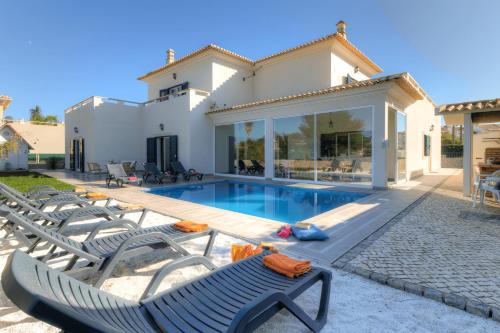 Correeira Villa | Villa Albufeira Golf Dois Superb V5 sleeps 12 Short Walk to Albufeira Centre