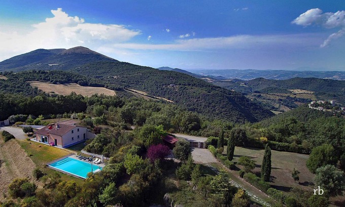 Montelaguardia Villa | Villa "Alle Cime", a wonderful spot over the hills around Perugia