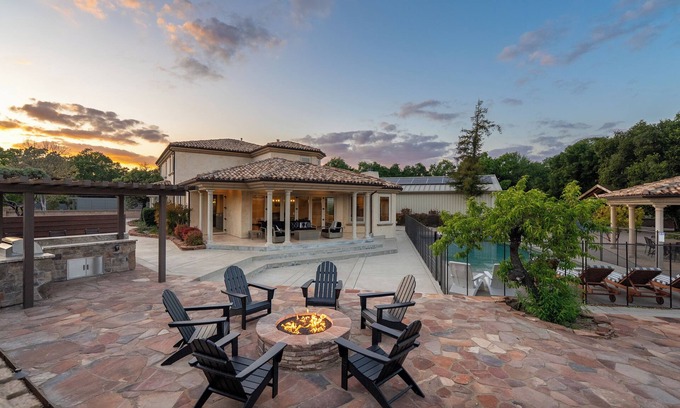 Templeton Villa | Villa Allegria-Pool/Spa Basketball, Sleeps 8!