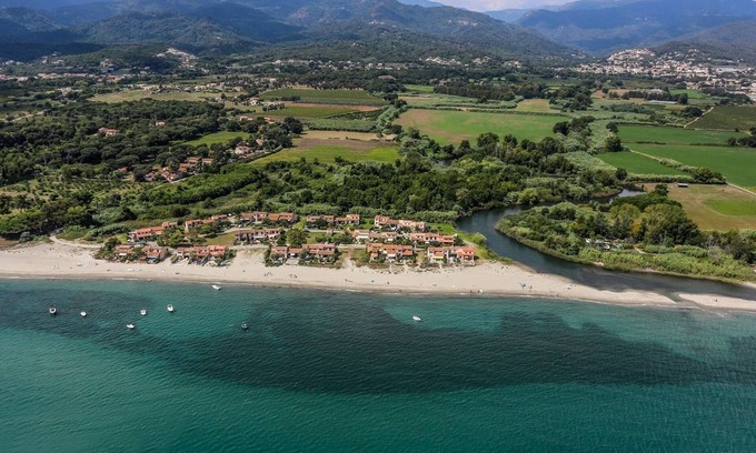 Taglio-Isolaccio Villa | Villa along the beach (second line)