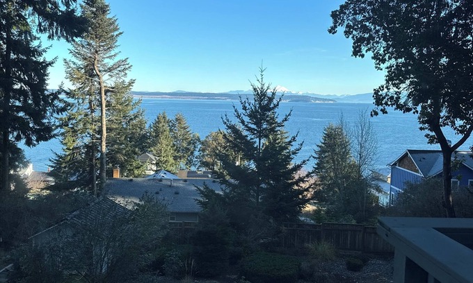 Coupeville House | Villa Alta Mare - Charming 3-bedroom house in quaint Coupeville with View!