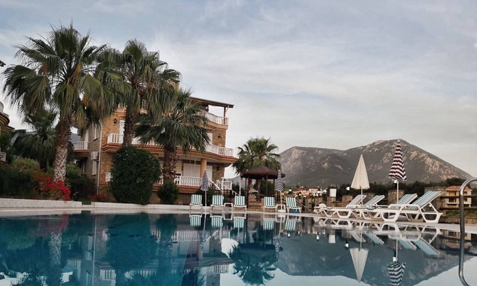 Alanya Villa | VILLA ALTAY - 400M2 - 13 PEOPLE CAN STAY - BIG POOL - GARDEN BARBEQUE