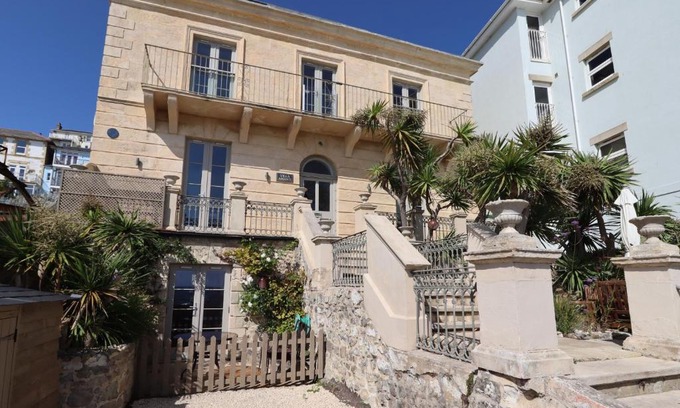 Ventnor House | Villa Amanti Apartment