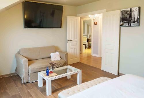 Santillana del Mar Apartment | Villa Amore