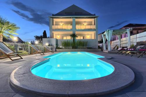 Okrug Donji Villa | Villa Anadi