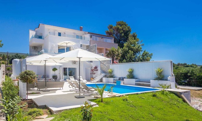 Punat Villa | Villa Andrea with private pool near the sea