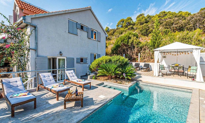 Pasadur Villa | Villa Angela - Six Bedroom Villa with Swimming Pool