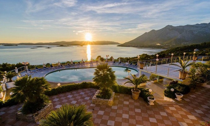 Postup Hotel | Villa Antonio