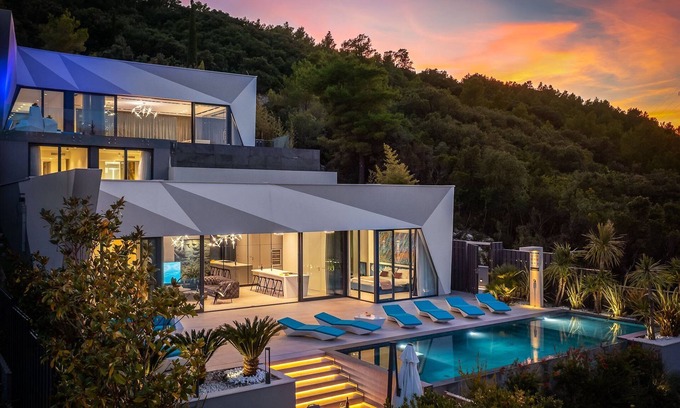 Zrnovo Villa | Villa Aqua Majestic Diamond | Sumptuous 5 Bedroom Villa | Magnificent Adriatic.
