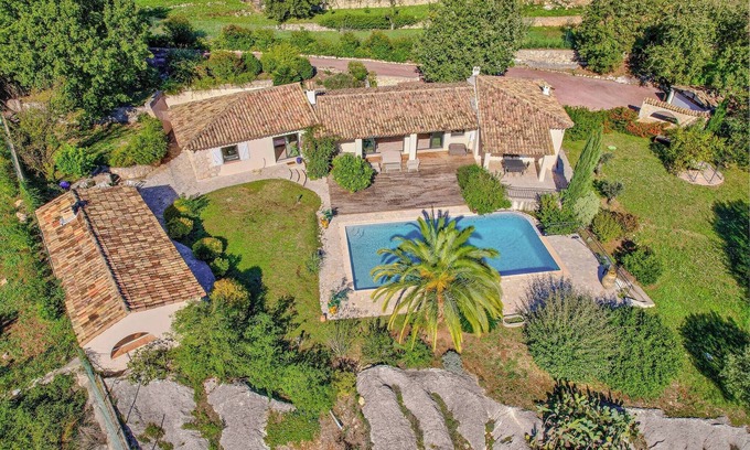 Tourrettes-sur-Loup Ski Chalet | Villa Aqui – Elegance & peace with pool