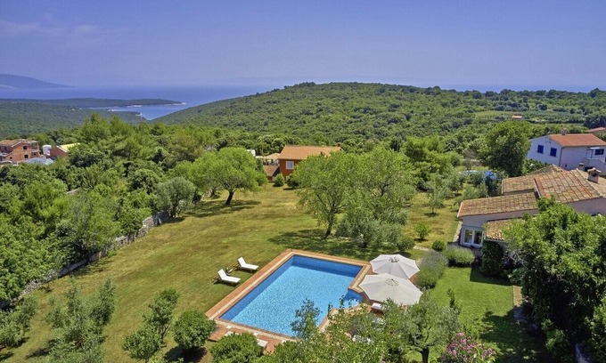 Kavran Villa | Villa Arbora * quiet location, 4000 m2 garden, private pool, free WiFi