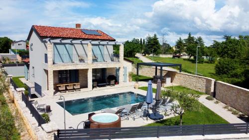 Matohanci Villa | Villa Art Renata with Pool & Sauna