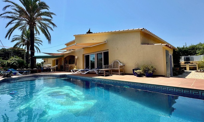 El Mas Bosca Villa | Villa Arte – Artistic Retreat with Pool & Garden in the Bay of Rosas