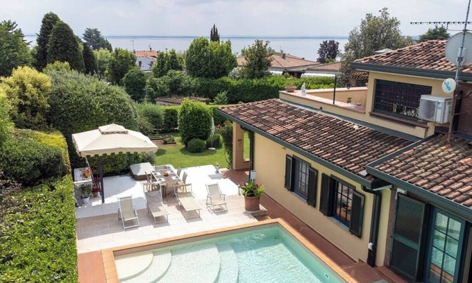 Padenghe sul Garda Villa | Villa Artemisia - Luxury Villa 300m from the lake, Saltwater pool, Jacuzzi
