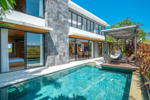 Beraban Villa | Villa Asri - Incredible Tropical 3BR close to Nyanyi beach!