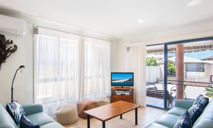 Tuncurry Villa | Villa at 1/54 Parkes Street