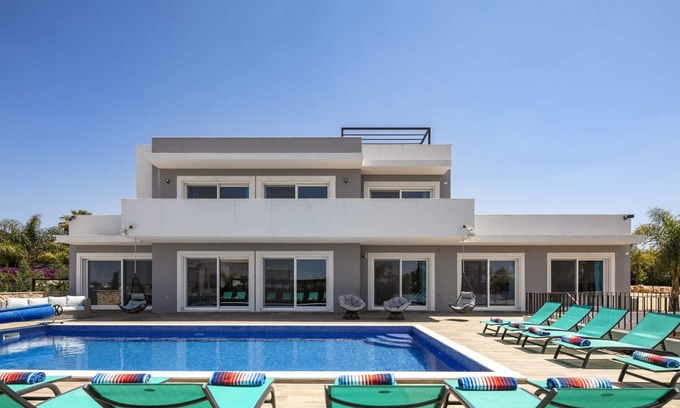 Vale de Covo Villa | Villa Atlantica 9 (Sleeps 20), Heated Pool, Games areas