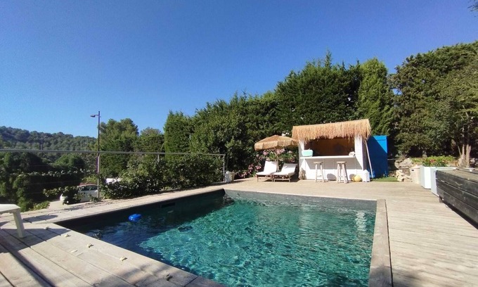 Carnoux-en-Provence Villa | Villa au Calme Avec Piscine et Jardin