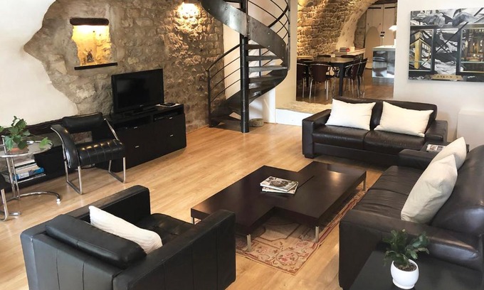 Forcalquier Villa | Villa Authentique et Architecturale - Centre Ville