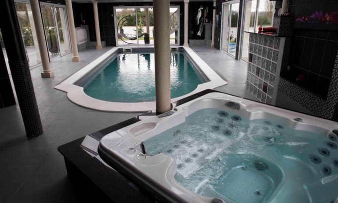 Morsang-sur-Seine House | Villa avec piscine/jacuzzi (intérieure)